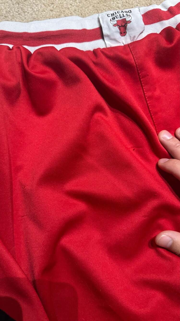 Vintage Reebok NBA Chicago Bulls Red Basketball Shorts Small - Picture 5 of 5